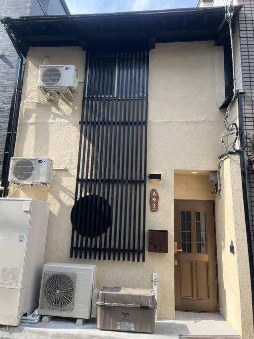 Villa 吉福屋/机场直达/3分步行地铁jr/14分usj/心斋桥/難波 Ōsaka Exterior foto